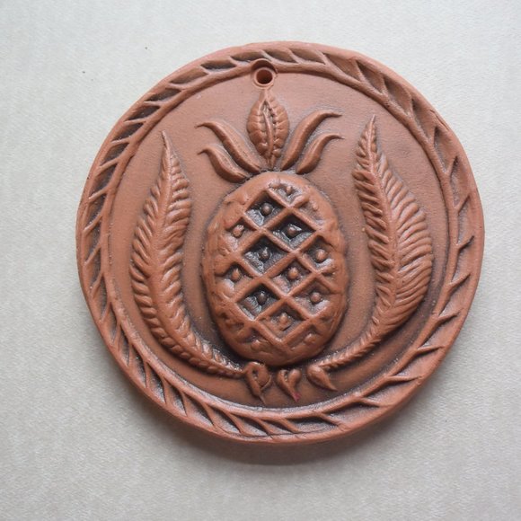 Handcrafted Signed Terracotta Pottery Pineapple Welcome Door Wall Plaque - Picture 1 of 8